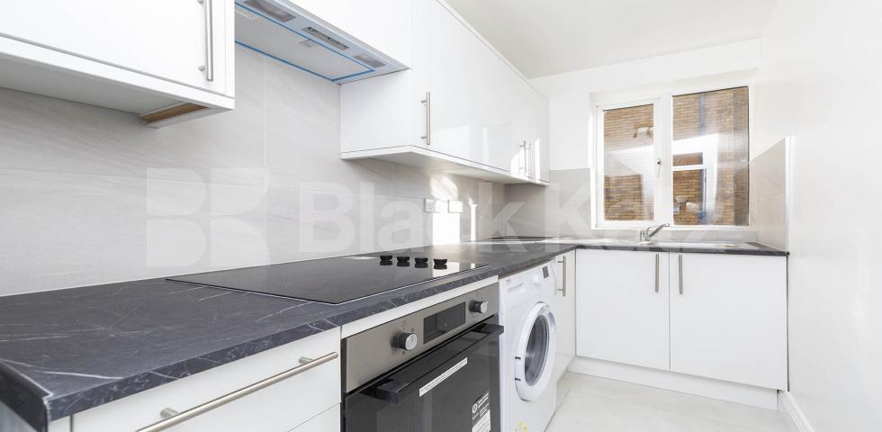 Refurbished 1 bedroom property with a study Oakleigh Road South, New Southgate 